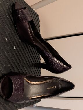 Liz Claiborne Purple Croc-Textured Peep-Toe Heels